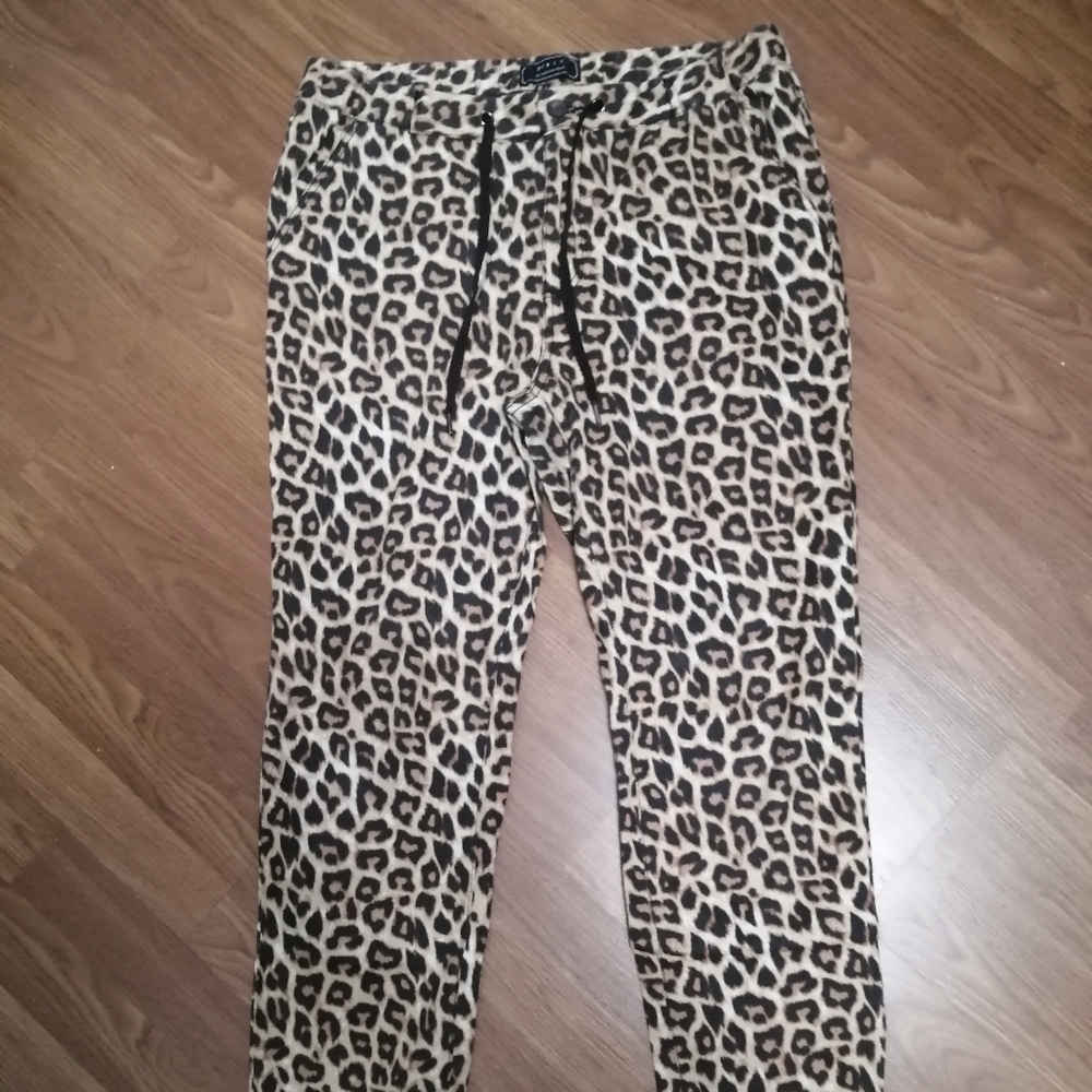 Forever 21 Men''s Leopard Print Cotton Jogger